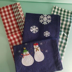 Crate & Barrel set of 4 Christmas kitchen towels